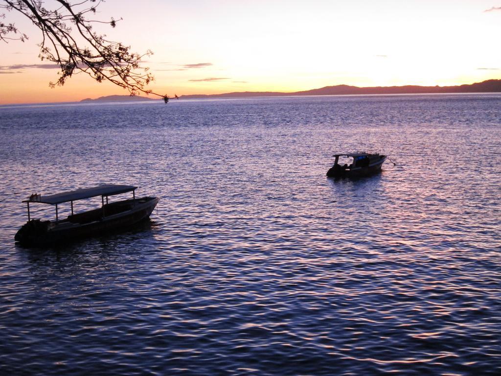 Raja Laut Dive Resort Бунакен Экстерьер фото
