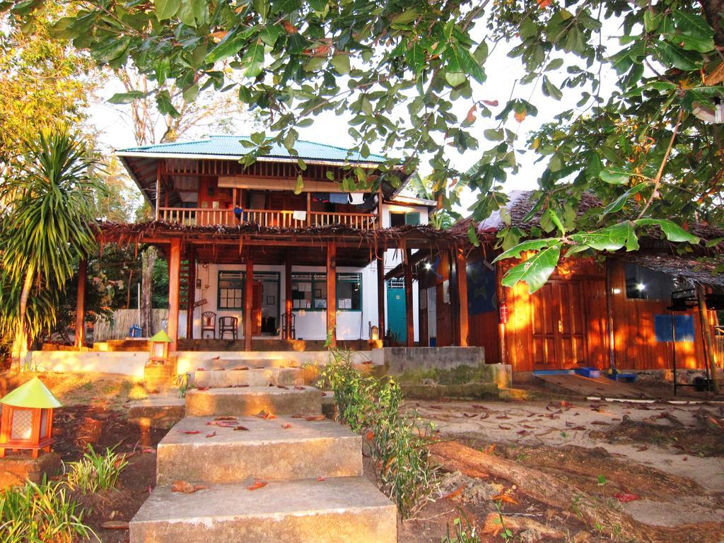 Raja Laut Dive Resort Бунакен Экстерьер фото
