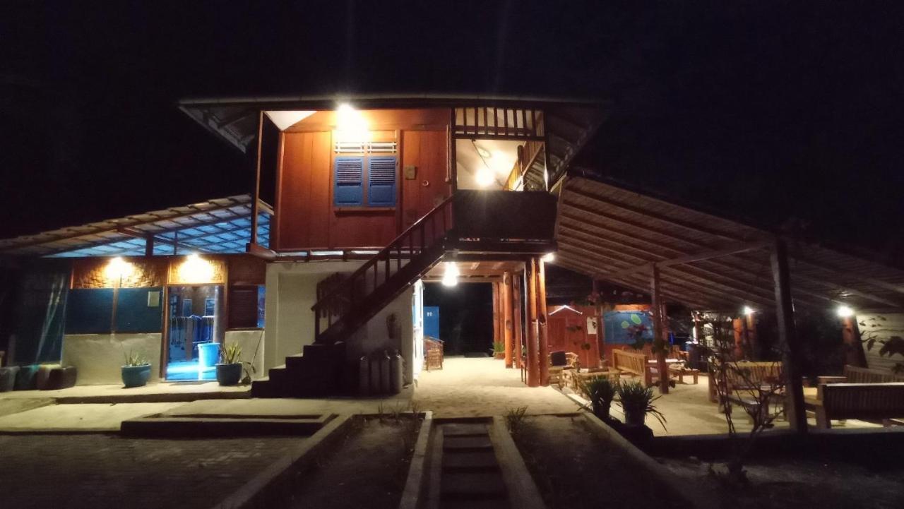 Raja Laut Dive Resort Бунакен Экстерьер фото