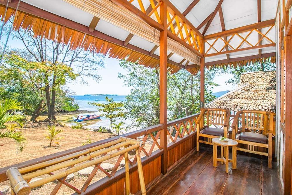 Raja Laut Dive Resort Бунакен Экстерьер фото