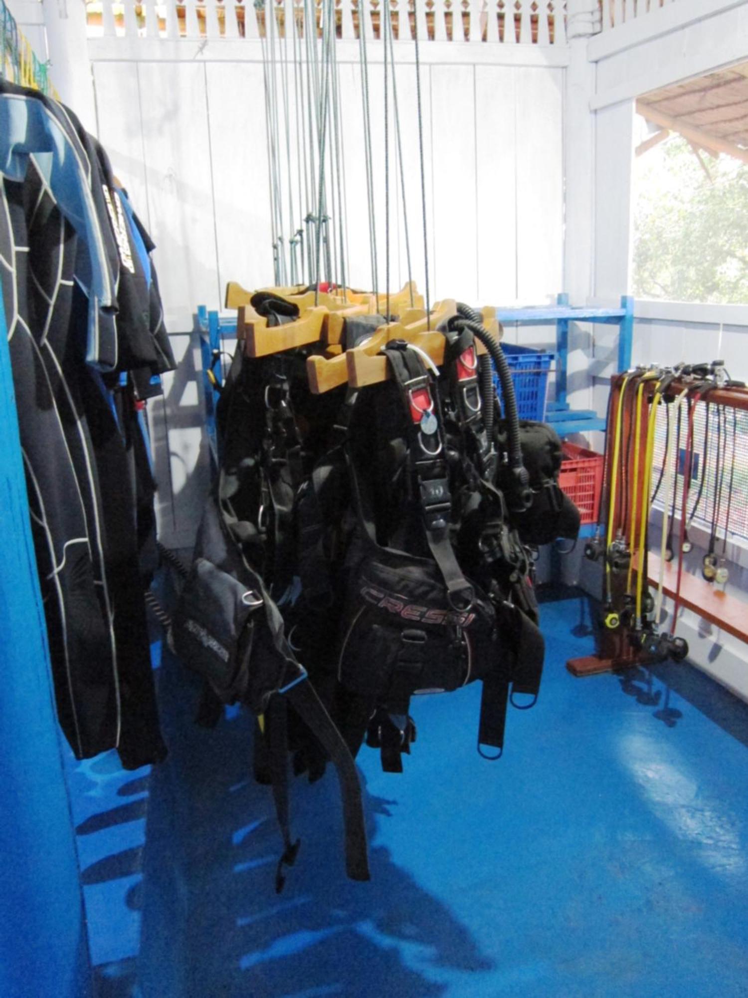 Raja Laut Dive Resort Бунакен Экстерьер фото