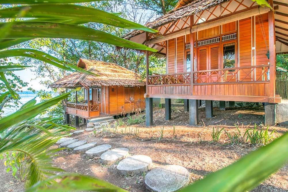 Raja Laut Dive Resort Бунакен Экстерьер фото